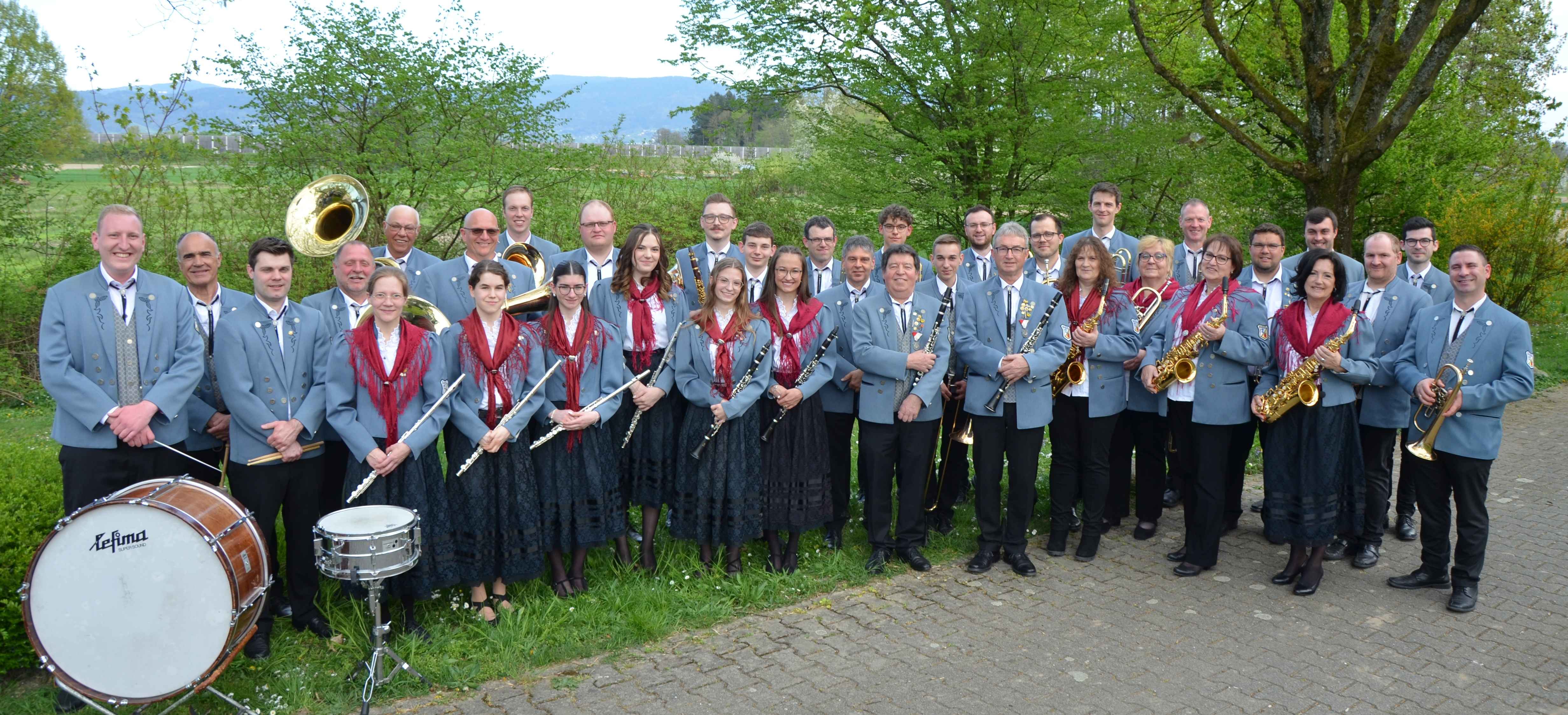 2025-04-12 Vereinsbild Himbeer-Musikaten-c